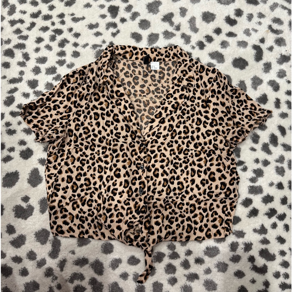 Women’s H&M button-up with front tie detail - size medium